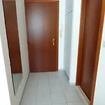 شقة X *